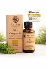 Kraftverpackung und Braunglasflasche des ätherischen Oreganoöls bio von Anthos Botanicals.