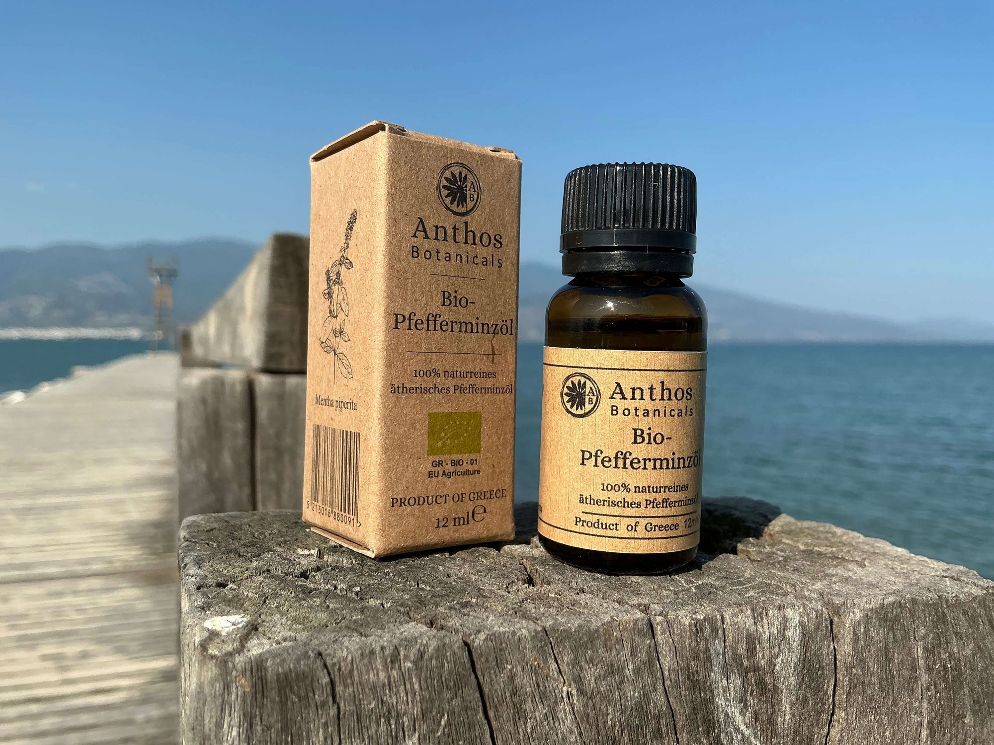 Pfefferminzöl BIO 12ml - Lebensmittelzertifiziert in einer natürlichen Umgebung am Wasser.
