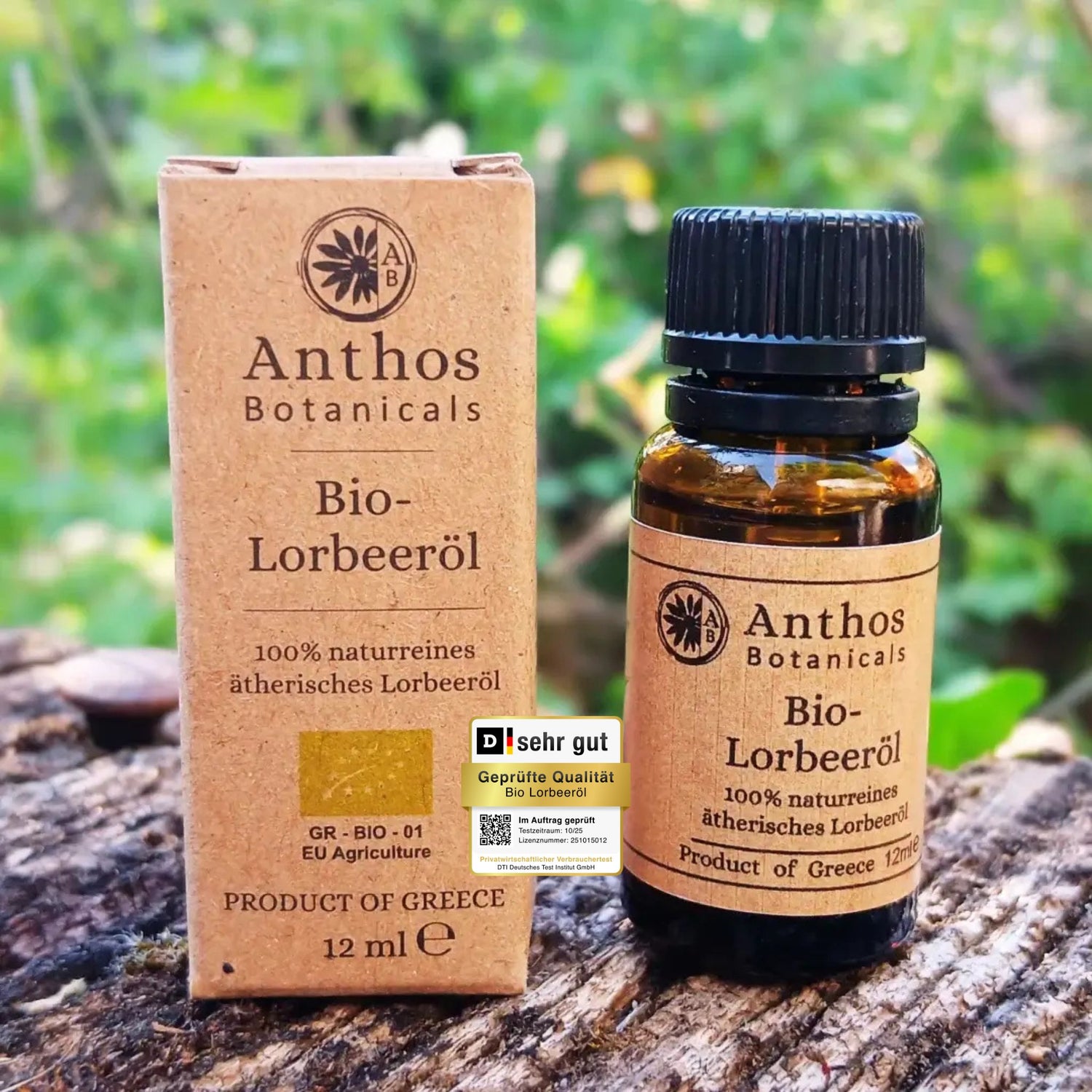 Ein braunes Glasfläschen mit Lorbeeröl & brauner Verpackung auf einem Felsen in der Natur.