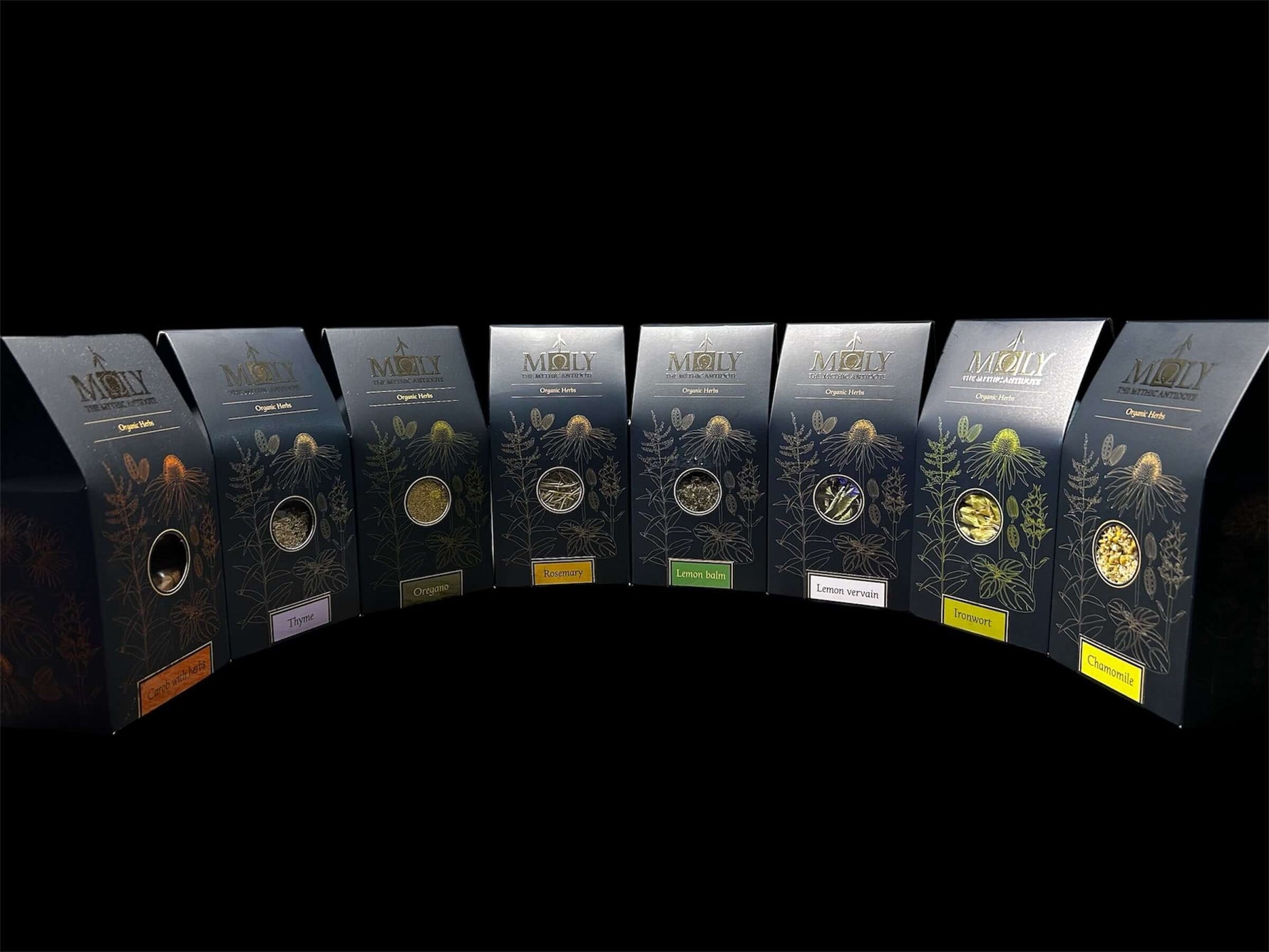 Die Kollektion der naturreinen Kräuter von MOLY vor einem schwarzen Hintergrund.