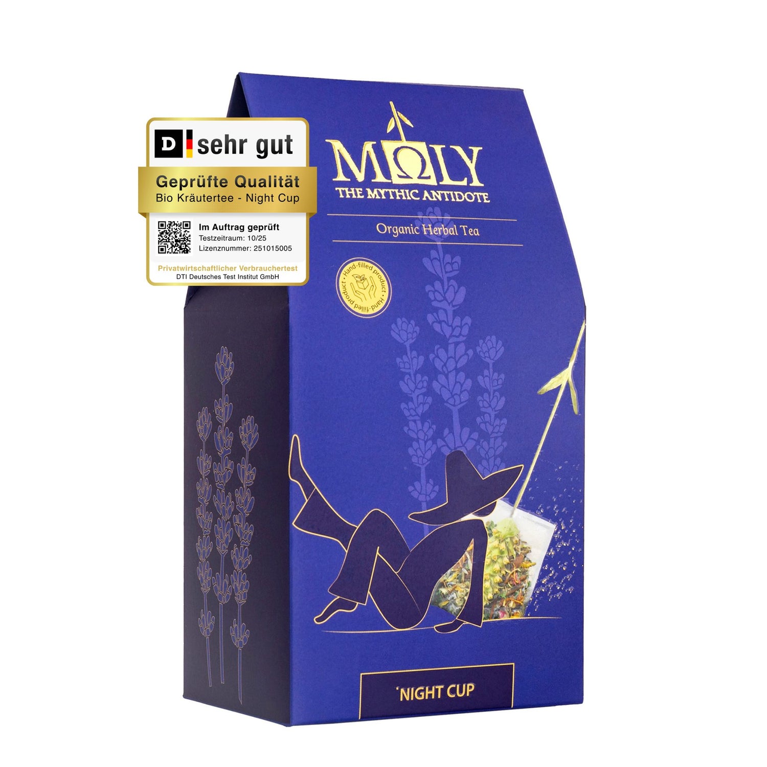 Eine lila Verpackung des MOLY Night Cup. Zentral ist ein Bild aufgedruckt, welches einen Teebeutel mit Inhalt zeigt aus dem der Stengel der Sideritis scardia (griechischer Bergtee) herausragt und  eine gezeichnete Person daneben liegt. 