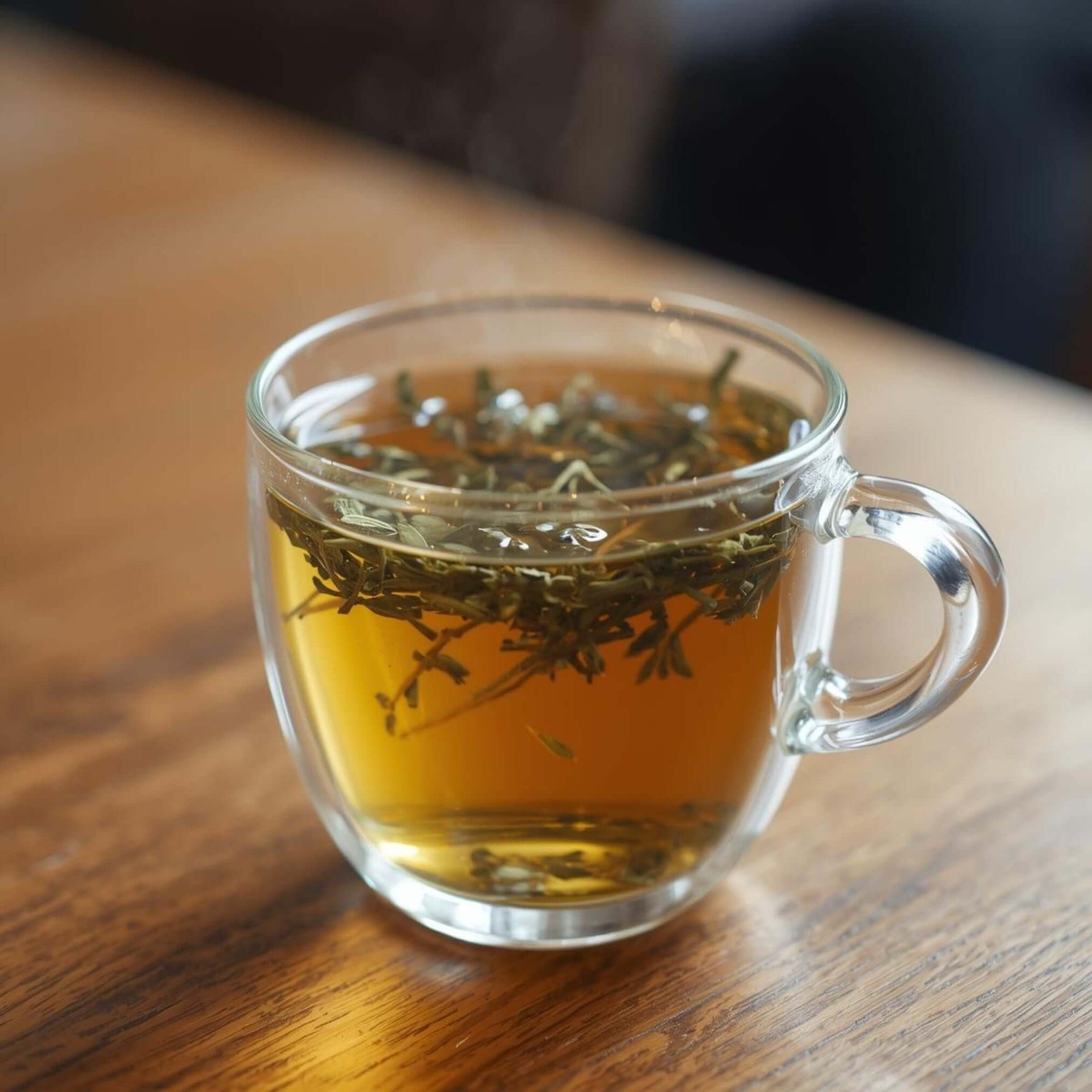 Oeganozweige in einem Tee als Aufguß